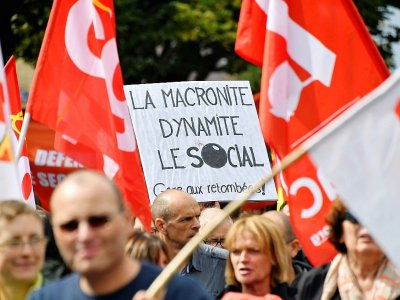 Des manifestants défilent contre la réforme du droit du travail le 12 septembre 2017 à Bordeaux - GEORGES GOBET [AFP]