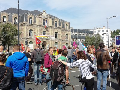Fin de la manifestation au Havre devant la maison des syndicats. - Gilles Anthoine