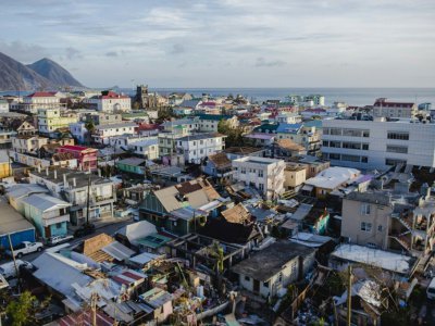 Vue d'un quartier de Roseau, la capitale de la Dominique, le 21 septembre 2017 après le passage de l'ouragan Maria - Lionel CHAMOISEAU [AFP]