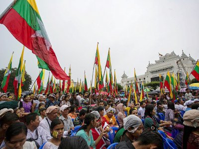 Manifestation pro-nationaliste devant l'hôtel  de ville de Rangoun contre l'ingérence internationale dans le crise de l'Etat de Rakhine, le 18 septembre 2017. - STR [AFP/Archives]