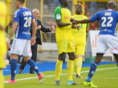 La joie de l'entraîneur Claudio Ranieri, vainqueur avec Nantes à Strasbourg 2-1, le 24 septembre 2017 à La Meinau - PATRICK HERTZOG [AFP]