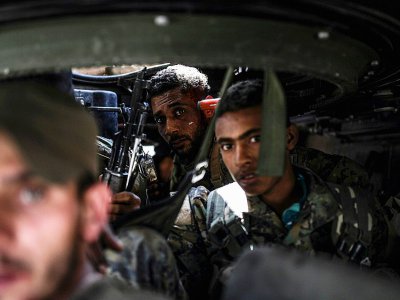 Des soldats des Forces démocratiques syriennes à Raqa, en Syrie, le 24 septembre 2017 - BULENT KILIC [AFP]