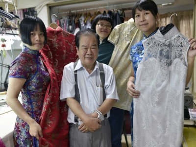 L'artisan Lin Chin-te et ses apprenties à Taipei, le 30 août 2017 - SAM YEH [AFP]