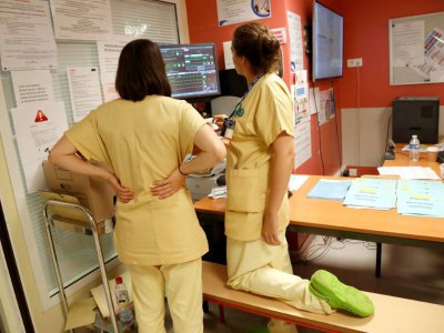 Personnel soignant le 27 juillet 2017, à l'hôpital Bichat, à Paris - FRANCOIS GUILLOT [AFP/Archives]