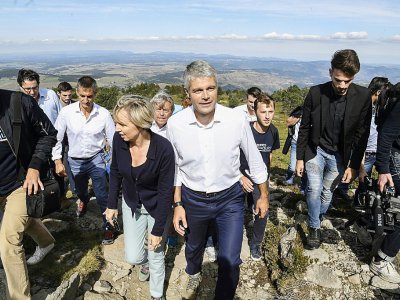 Laurent Wauquiez, vice-président de LR et président de la région Auvergne-Rhône-Alpes, lors de l'ascension du Mont Mézenc en Haute-Loire, le 3 septembre 2017 - PHILIPPE DESMAZES [AFP/Archives]