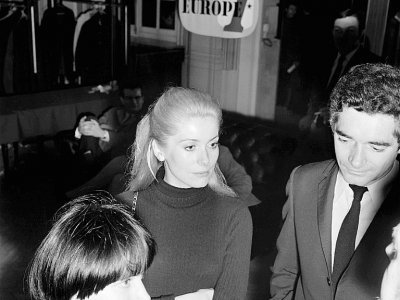 Catherine Deneuve et Jacques Demy dans les studios d'Europe 1 le 5 mars 1967 - ARCHIVE [AFP/Archives]