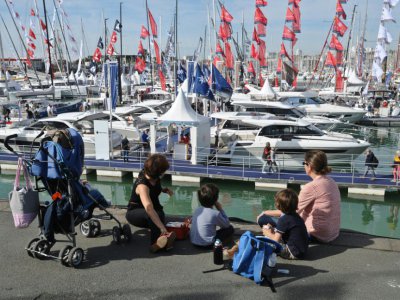 Des visiteurs du 45e Grand Pavois International au port de La Rochelle le 27 septembre 2017 - XAVIER LEOTY [AFP/Archives]