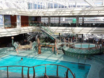 La piscine intérieure du MSC Preziosa - Gilles Anthoine
