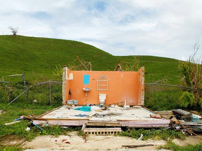 Une maison détruite après le passage de l'ouragan Maria, le 2 octobre 2017 à Naguabo, à Porto Rico - Ricardo ARDUENGO [AFP]