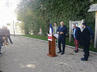 Hubert Dejean de la Batie, vice-président de la région Normandie, a inauguré le sentier de la réserve naturelle régionale de Bresolettes (Orne). - Eric Mas