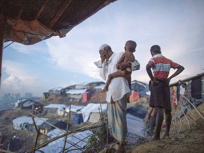Des réfugiés rohingyas dans la camp d'Ukhia, au Bangladesh, le 4 octobre 2017 - FRED DUFOUR [AFP]