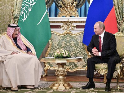 Le président russe Vladimir Poutine reçoit le roi Salmane d'Arabie saoudite au Kremlin, à Moscou - Alexey NIKOLSKY [SPUTNIK/AFP]
