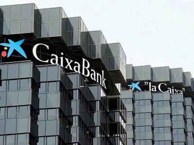 Le siège de CaixaBank à Barcelone. La banque catalane a souffert ces derniers jours sur les marchés financiers - LLUIS GENE [AFP/Archives]