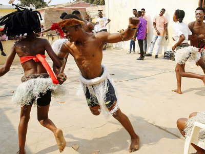Danseurs et étudiants s'entraînent à danser la kizomba, le 27 août 2017 à Luanda, en Angola - AMPE ROGERIO [AFP]