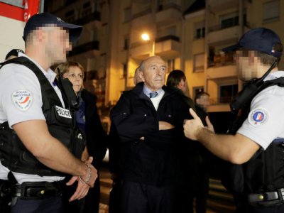 Le ministre de l'Intérieur Gérard Collomb rencontre des policiers lors d'un déplacement à Juvisy-sur-Orge, le 8 octobre 2017 dans l'Essonne - Thomas SAMSON [AFP]