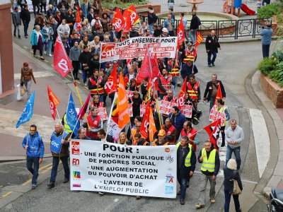 2 500 personnes selon les syndicats, 1 600 selon les autorités étaient réunies à Cherbourg (Manche) - Célia Caradec