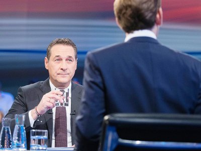 Le dirigeant du Parti de la liberté d'Autriche (FPÖ) Heinz-Christian Strache lors d'un débat télévisé à Vienne le 10 octobre 2017 - GEORG HOCHMUTH [APA/AFP]
