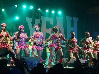 Des danseurs se produisent sur la scène du festival de musique Felabration, en hommage à Fela Anikulapo-Kuti, à Lagos le 16 octobre 2016 - PIUS UTOMI EKPEI [AFP/Archives]
