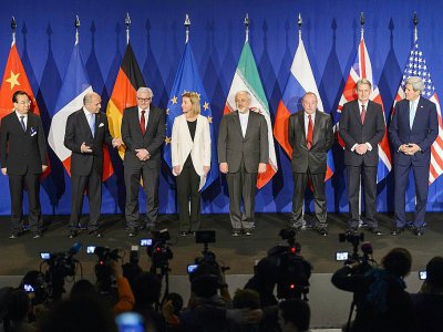 Les représentants de l'Iran et des 5 membres du conseil de sécurité de l'Onu lors de l'annonce de l'accord sur le nucléaire iranien le 2 avril 2015 à Lausanne - FABRICE COFFRINI [AFP/Archives]