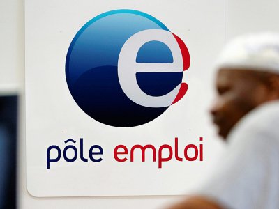 Le logo de Pôle emploi dans une agence de Lyon, le 4 août 2017 - ROMAIN LAFABREGUE [AFP/Archives]