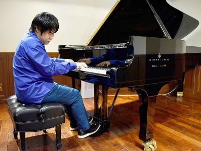 Le pianiste japonais Nobuyuki Tsujii, aveugle de naissance, dans un studio de Tokyo le 28 septembre 2017 - TORU YAMANAKA [AFP]