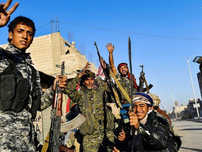 Des combattants des Forces démocratiques syriennes à Raqa, le 16 octobre 2017 - BULENT KILIC [AFP]