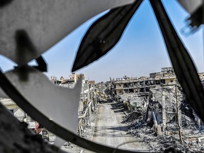 Une photo prise depuis la tour de l'Horloge à Raqa montre l'étendue des dégâts après les combats contre le groupe Etat islamique, le 21 octobre 2017 - BULENT KILIC [AFP]