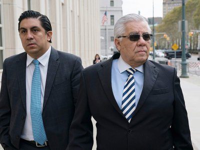 Hector Trujillo, à droite, arrive à la cour fédérale de justice de Brooklyn, à New York, le 25 octobre 2017 - Don EMMERT [AFP]