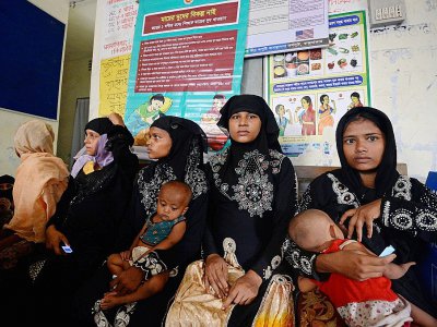 Des réfugiées rohingyas et leurs enfants, au planning familial bangladais à Palongkhali, au Bangladesh, le 24 octobre 2017 - TAUSEEF MUSTAFA [AFP]
