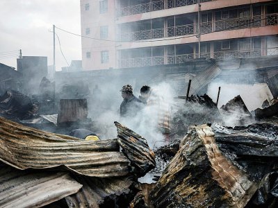 Les restes carbonisés d'un marché dans le bidonville de Kawangware, à Nairobi au Kenya, le 28 octobre 2017 - Marco LONGARI [AFP]