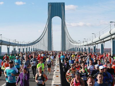 Les concurrents du marathon de New York franchissent le pont Verrazano-Narrows, le 6 novembre 2016 - Michael Reaves [GETTY IMAGES NORTH AMERICA/AFP/Archives]