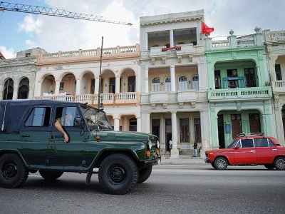 Des voitures de fabrication soviétique à LA Havane, le 16 octobre 2017 - Yamil LAGE [AFP]