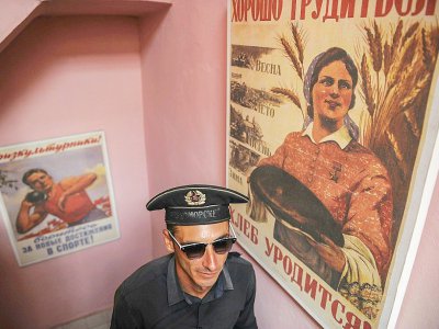 Eléments de décor du restaurant rétro-soviétique Nazdarovie (Santé!) à La Havane, le 16 octobre 2017 - Yamil LAGE [AFP]