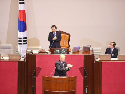 Donald Trump à l'issue de son discours devant l'Assemblée nationale de Corée du sud, le 8 novembre 2017 - JIM WATSON [AFP]