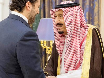 Photo fournie par le Palais royal saoudien montrant le Premier ministre libanais démissionnaire Saad Hariri reçu par le roi Salmane à Ryad le 6 novembre 2017 - BANDAR AL-JALOUD [Saudi Royal Palace/AFP/Archives]