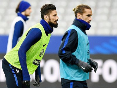 Les attaquants des Bleus Olivier Giroud et Antoine Griezmann, le 9 novembre 2017 au Stade de France - FRANCK FIFE [AFP]