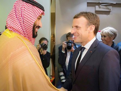 Le président français Emmanuel Macron (D) et le prince héritier saoudien Mohammed ben Salmane, le 9 novembre 2017 à Ryad - BANDAR AL-JALOUD [Saudi Royal Palace/AFP/Archives]