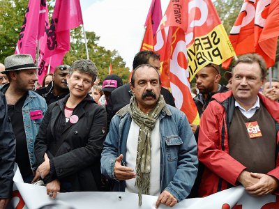 Le secrétaire général de la CGT Philippe Martinez (2D) lors d'une manifestation contre les réformes du président Macron le 12 septembre 2017 - ALAIN JOCARD [AFP/Archives]