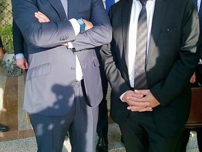 Le ministre français des Affaires étrangères Jean-Yves Le Drian (D) à côté du Premier ministre libanais démissionnaire Saad Hariri lors d'une entrevue à Ryad, le 16 novembre 2017 - Valérie LEROUX [AFP]