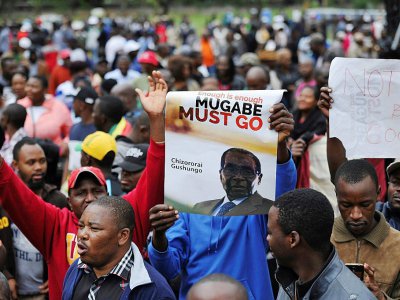 Des milliers de personnes sont descendues dans les rues d'Harare le 18 novembre 2017 pour demander le départ du président Robert Mugabe - - [AFP]
