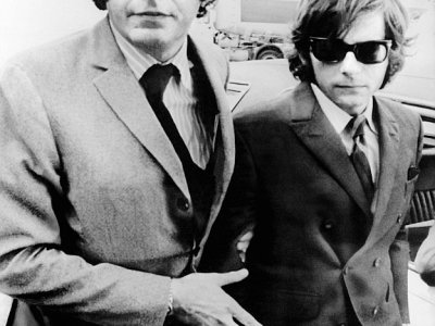 Le cinéaste Roman Polanski (d), le 10 août 1969 à Londres, après le meurtre de sa femme Sharon Tate par Charles Manson - [AFP/Archives]