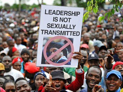 Des milliers de Zimbabwéens sont dans la rue le 18 novembre 2017 pour exiger le départ du président Robert Mugabe et de son épouse Grace - ZINYANGE AUNTONY [AFP]