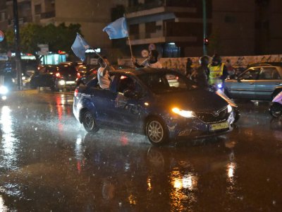 Des partisans du Premier ministre libanais Saad Hariri fêtent son retour à Beyrouth, le 21 novembre 2017 - FADEL ITANI [AFP]