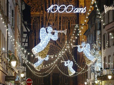 Près de 300 chalets, une quinzaine de marchés thématiques, 36 jours de festivités: le marché strasbourgeois s'achèvera le soir de Noël, le 24 décembre - FREDERICK FLORIN [AFP/Archives]