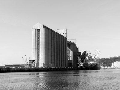 Un silo à grains sur le port de Rouen. - Thomas Hammoudi
