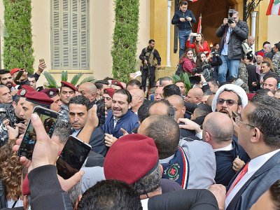 Bain de foule pour le Premier ministre libanais Saad Hariri devant son domicile, dans le centre-ville de Beyrouth, le 22 novembre 2017 - Fadel ITANI [AFP]
