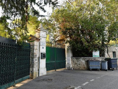 L'entrée de la Villa Hier, à Antibes propriété du milliardaire russe Souleïman Kerimov, le 22 novembre 2017. - Yann COATSALIOU [AFP]