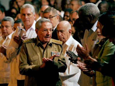Le président cubain Raul Castro (c), le 7 novembre 2017 à La Havane - YAMIL LAGE [AFP/Archives]