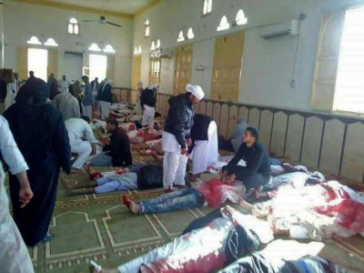 Des victimes de l'attentat meurtrier dans la mosquée al-Rawda en Egypte, le 24 novembre 2017 - STRINGER [AFP]