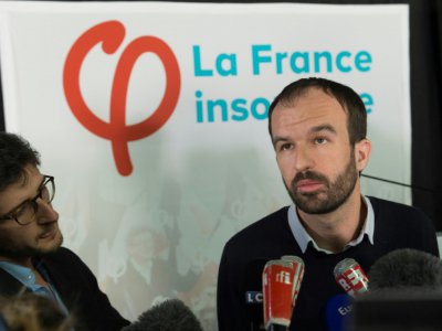 Face aux médias Manuel Bompard, coordinateur des campagnes de LFI, le 25 novembre 2017 à Cournon-d'Auvergne près de Clermont-Ferrand - Thierry Zoccolan [AFP]